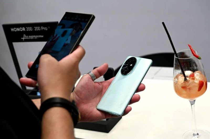 Улыбнитесь, вас снимают - на смартфон HONOR 200 или 200 Pro c уникальным AI-режимом Harcourt для портретов